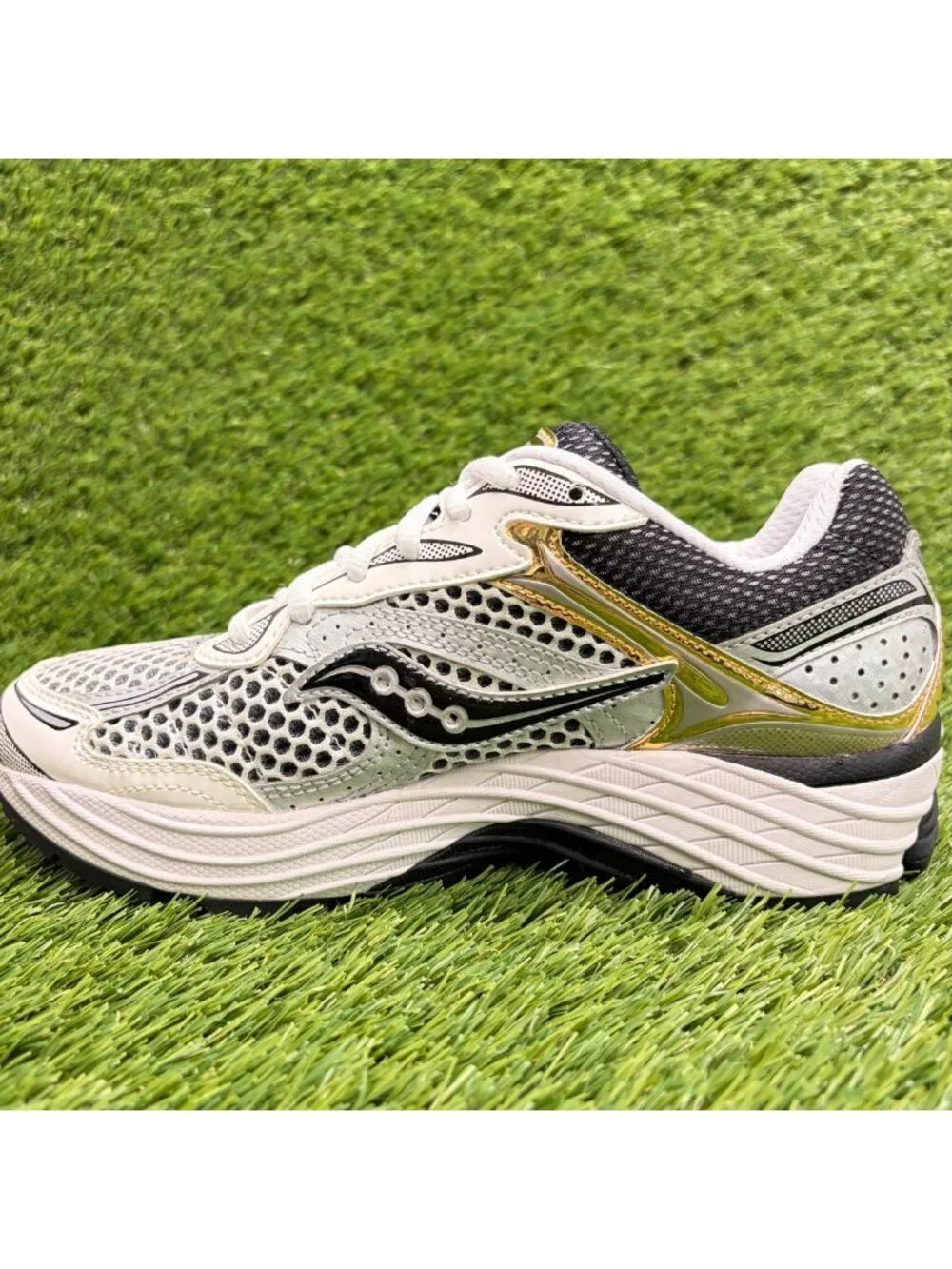 Saucony ProGrid Omni 9 Mens Size 5 Silver Gold Athletic Running Shoes Sneakers